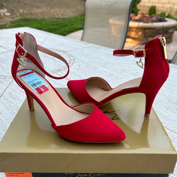 ✨NEW✨Thalia Sodi Vanessa Red Heels - Picture 1 of 11